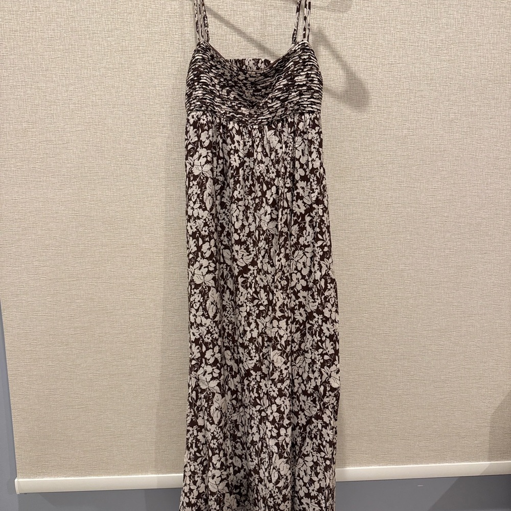 Abercrombie & Fitch – Floral Open-Back Bandeau Maxi Dress
